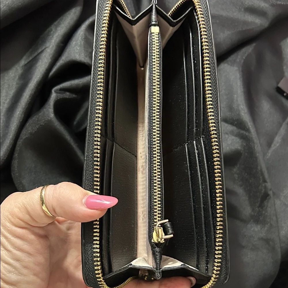 Kate Spade Black Zip-Around Wallet EUC - Picture 6 of 12